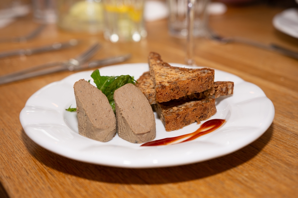 nakrájený játrový sýr