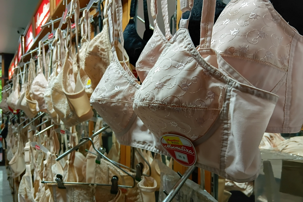 špičatá podprsenka