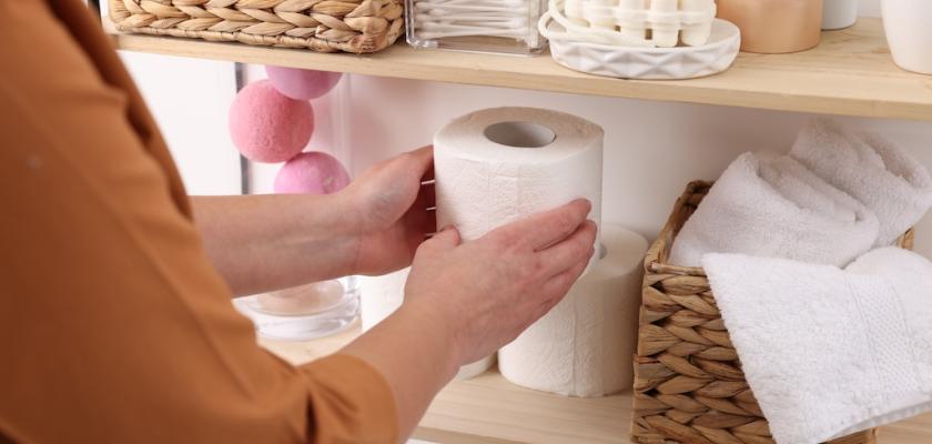 jak uspořádat skříňky v koupelně PR