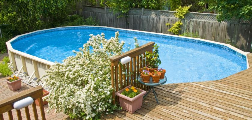oválný zahradní bazén