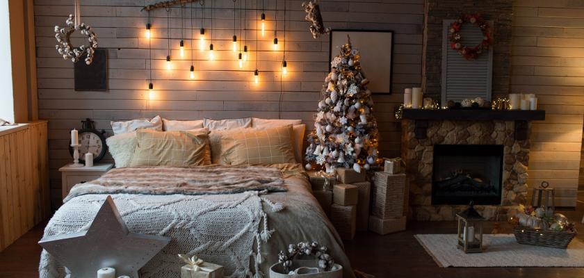 vánočně vyzdobená ložnice