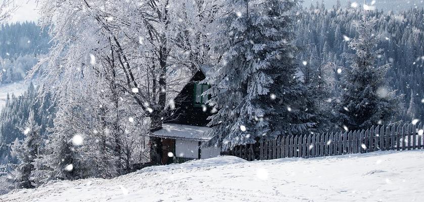 zazimovaná zimní chata