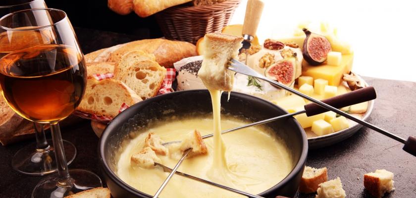 tradiční sýrové fondue