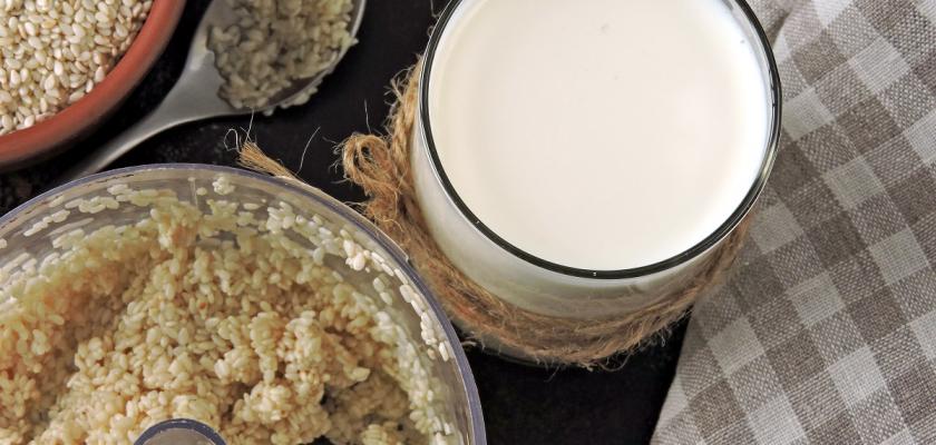suroviny pro přípravu sezamového mléka
