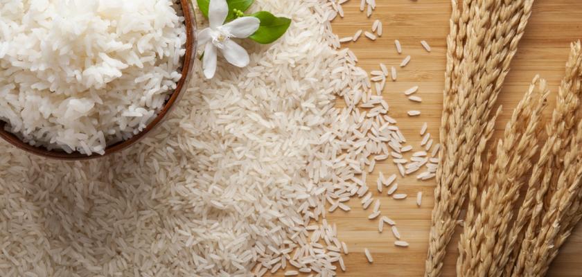 jasmínová rýže v misce