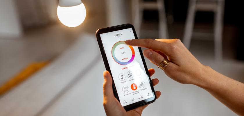 ovládání smart LED žárovky mobilem