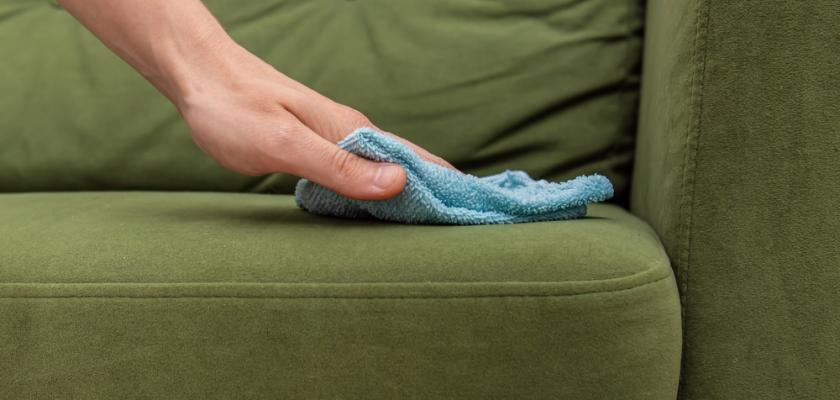 čištění zelené sedačky