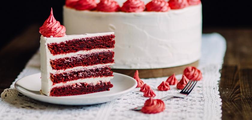 jedna porce dortu red velvet