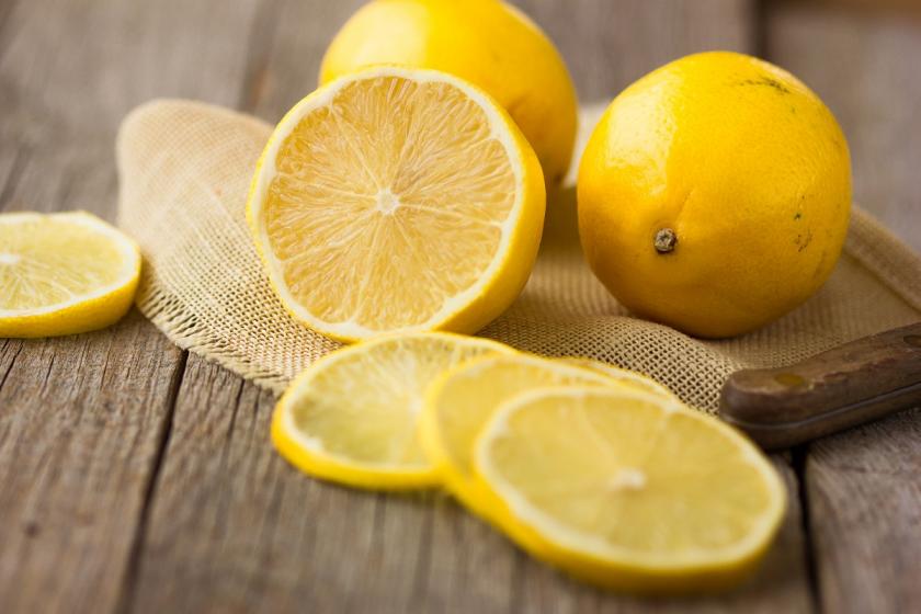 plátky citronu