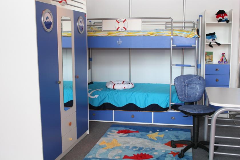 modrý námořnický dětský pokoj
