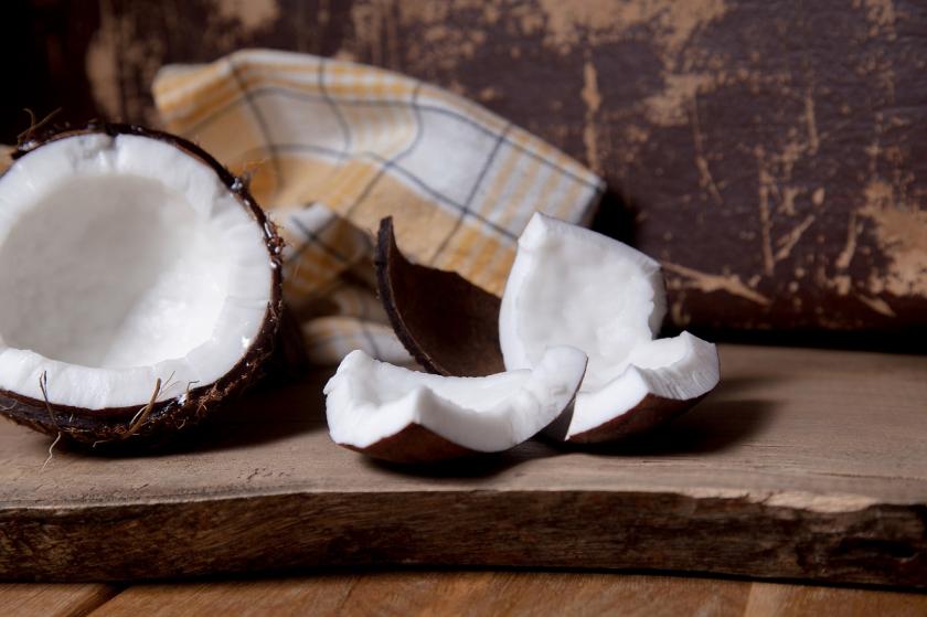 kokosový ořech s dužinou