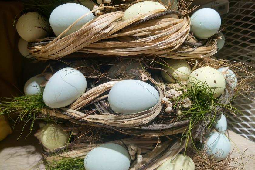 velikonoční věnec s vajíčky