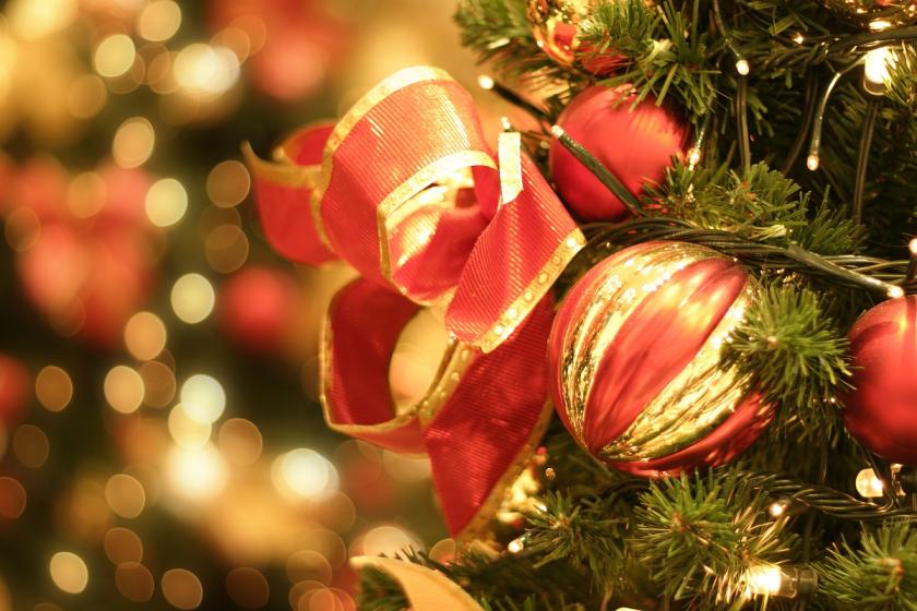 vánoční ozdoby na stromku