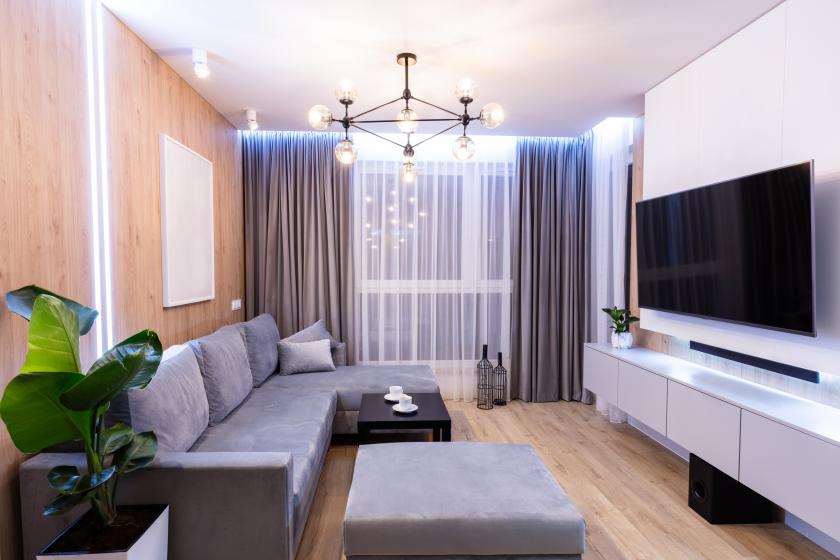 malý obývací pokoj s televizí