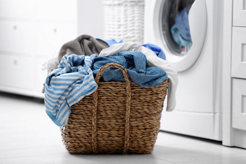 modré prádlo u pračky