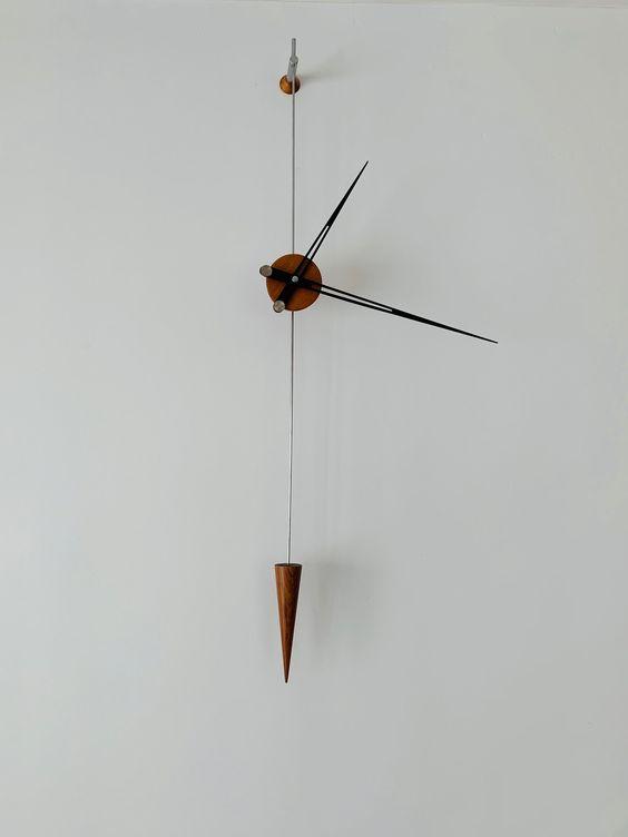 minimalistické nástěnné hodiny