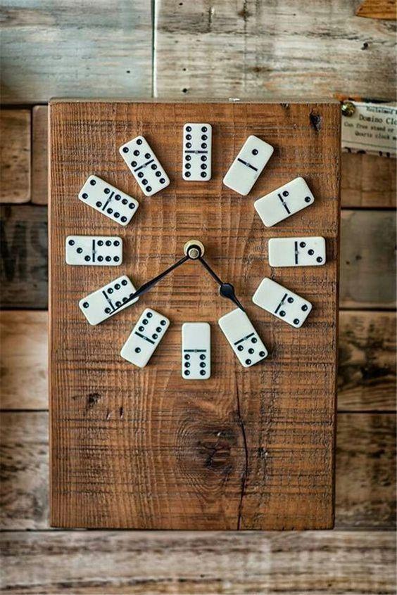 hodiny domino