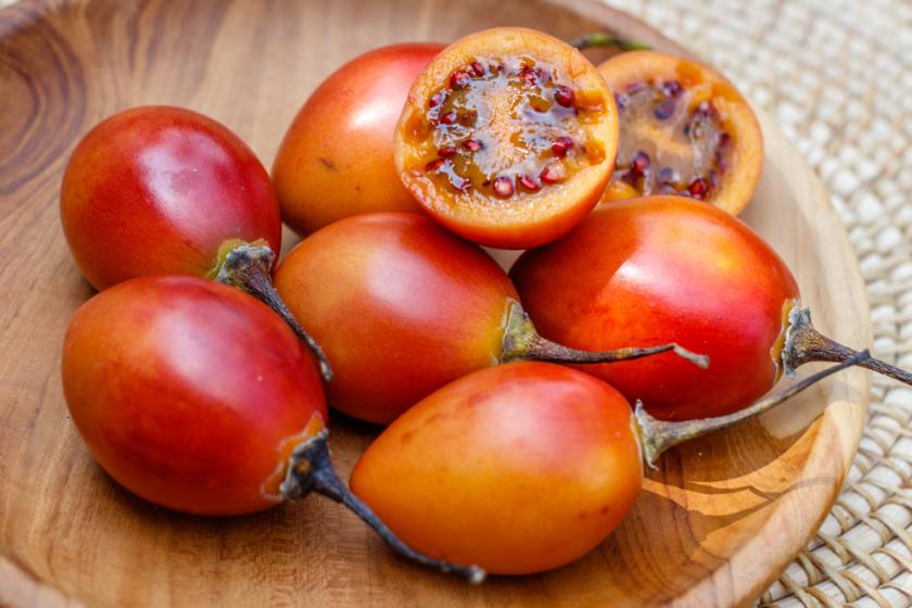 tamarillo na řezu