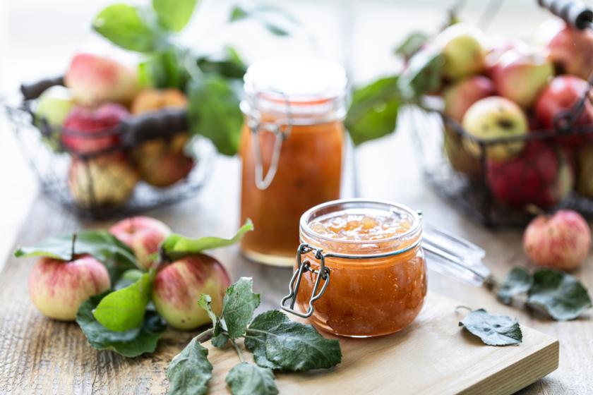 Zavřená jablečná povidla uchovávejte v chladné místnosti. Po otevření je skladujte v chladničce.  otevřená povidla