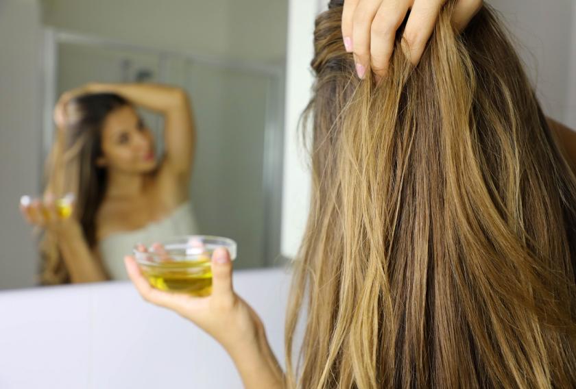 jojobový olej na vlasy