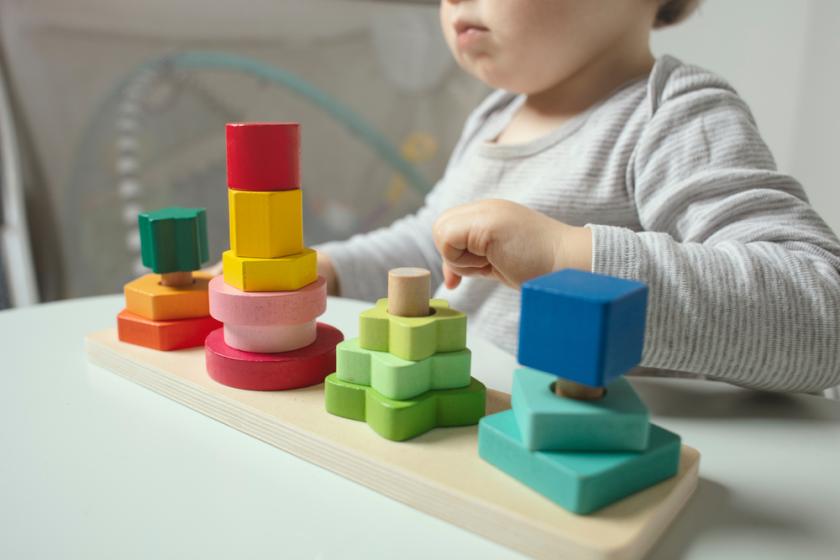 kreativita s dětskými hračkami