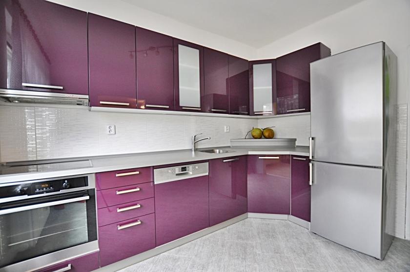 fialová kuchyně