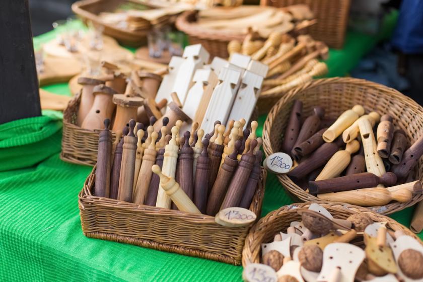 dřevěné hračky z tržiště