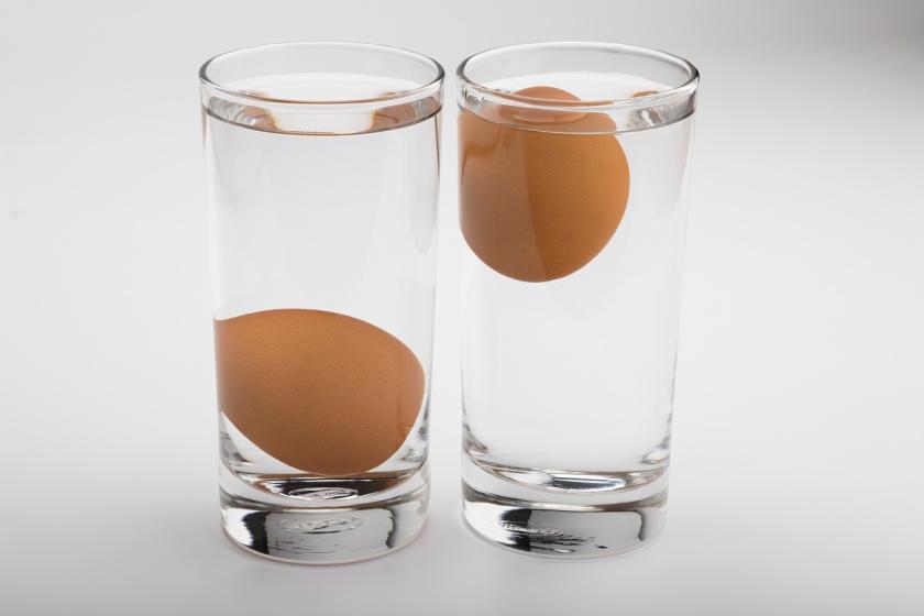 test vajíček ve skleničce