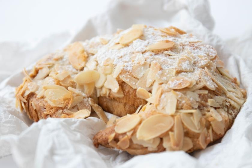 rohlíček s mandlemi