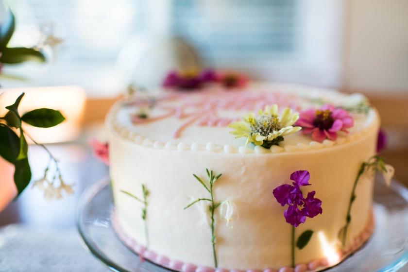 dort zdobený květinami