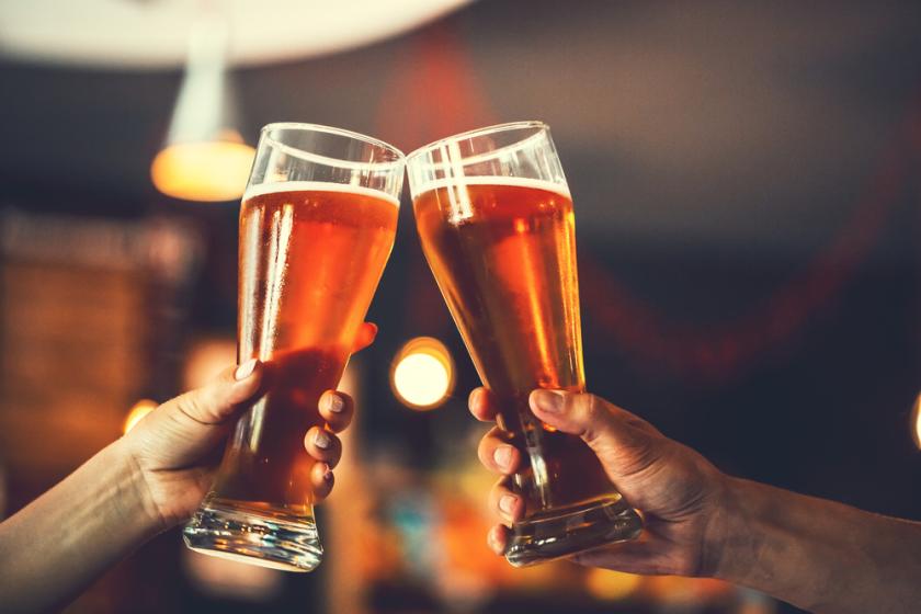 pivo ve sklenicích