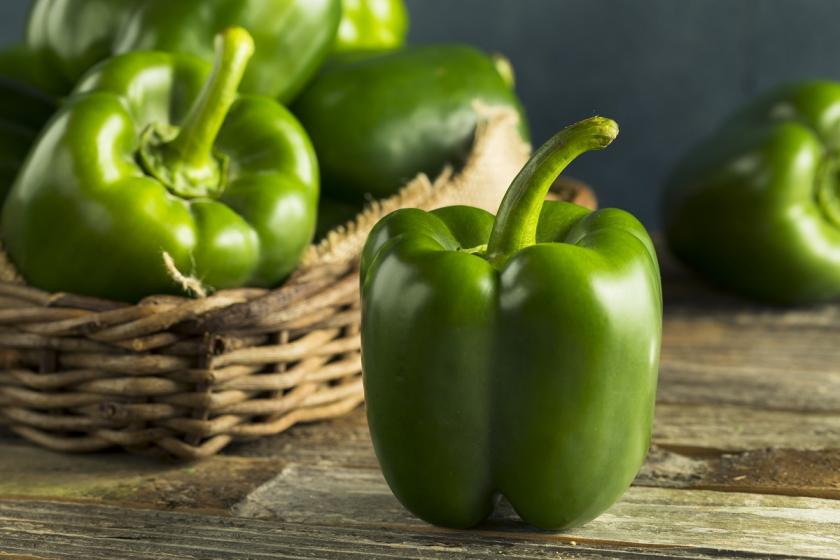 zelená paprika v košíku